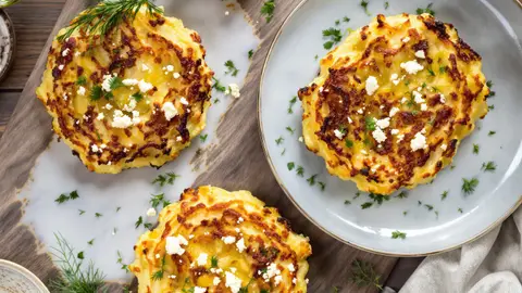 Ik dacht niet dat ik van prei hield: mijn feta-galettes, een smakelijke ontdekking die mijn lentemaaltijden heeft veranderd.